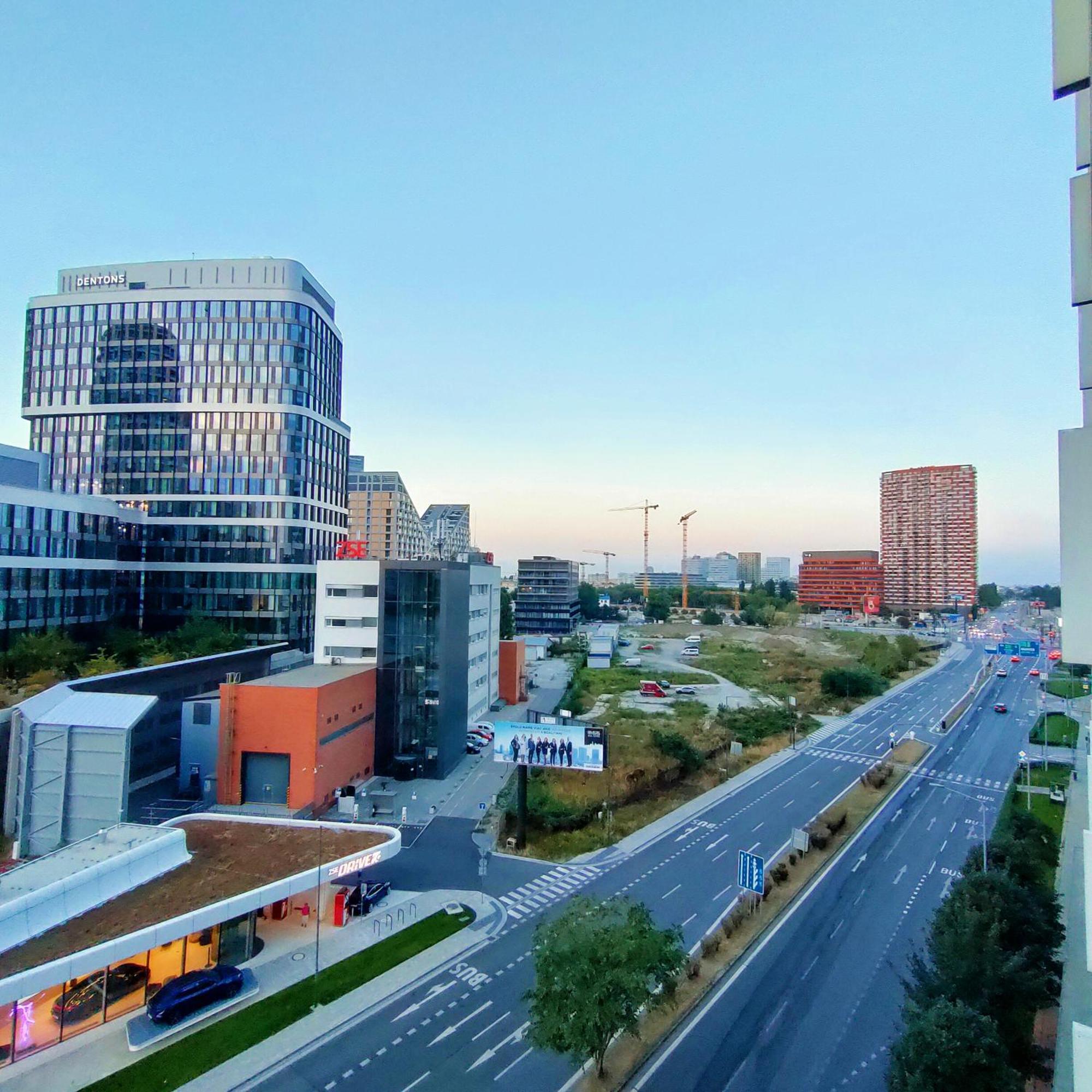 Sag Panorama City Free Parking Bratislava Bagian luar foto
